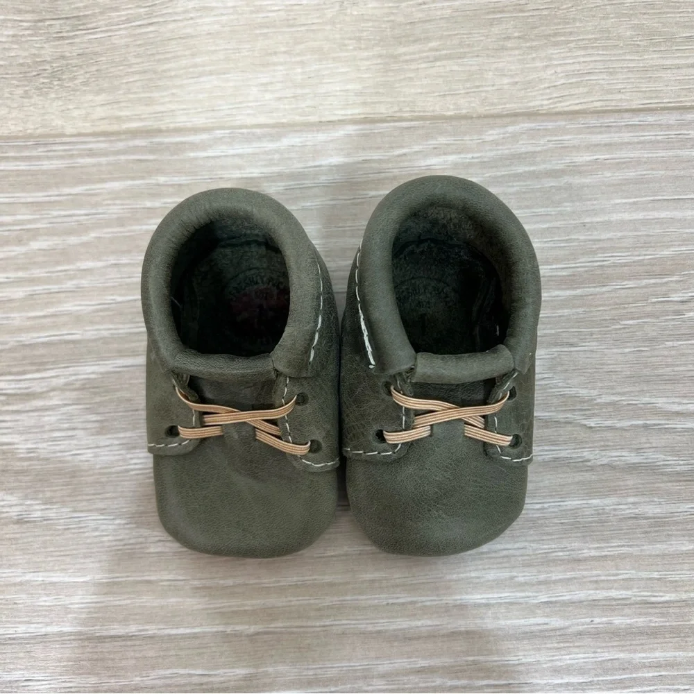 Freshly Picked Olive Green Oxford Baby Shoe